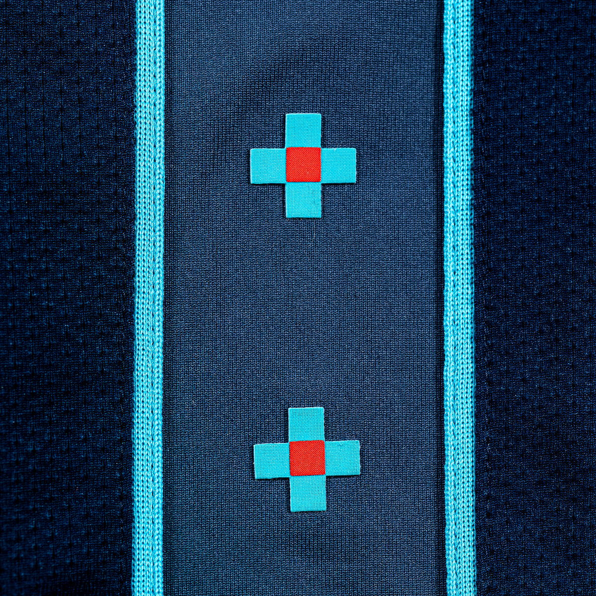 Brought forward from the previous edition, each side of the jersey dons 11 geometricstars, representing the stories passed down from one generation to the next.