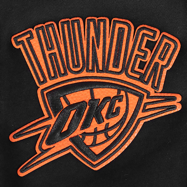 OKC THUNDER PRO STANDARD PEBBLED LEATHER CREWNECK SWEATSHIRT - Sleeve Detail